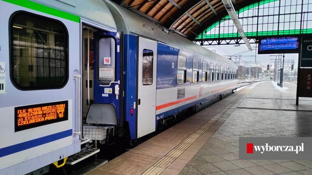 Policja dostała zgłoszenie o gwałcie w pociągu Intercity. W Katowicach odłączono wagon, technicy zrobili w nim oględziny