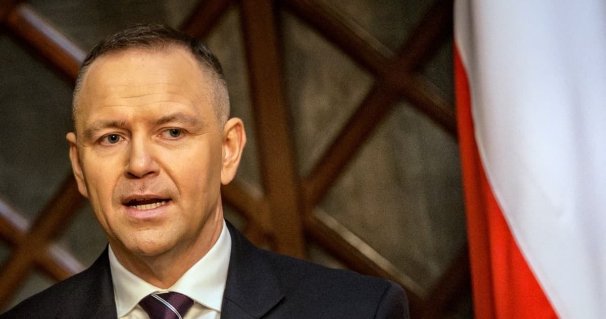 Chaos wokół Trybunału Konstytucyjnego. Samolot prezydenta zawraca do kraju
