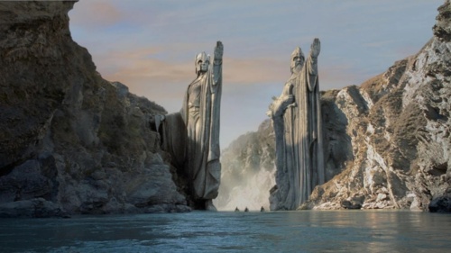 Fan LEGO stworzył imponujący zestaw z Władcy Pierścieni. Argonath zachwyca szczegółami