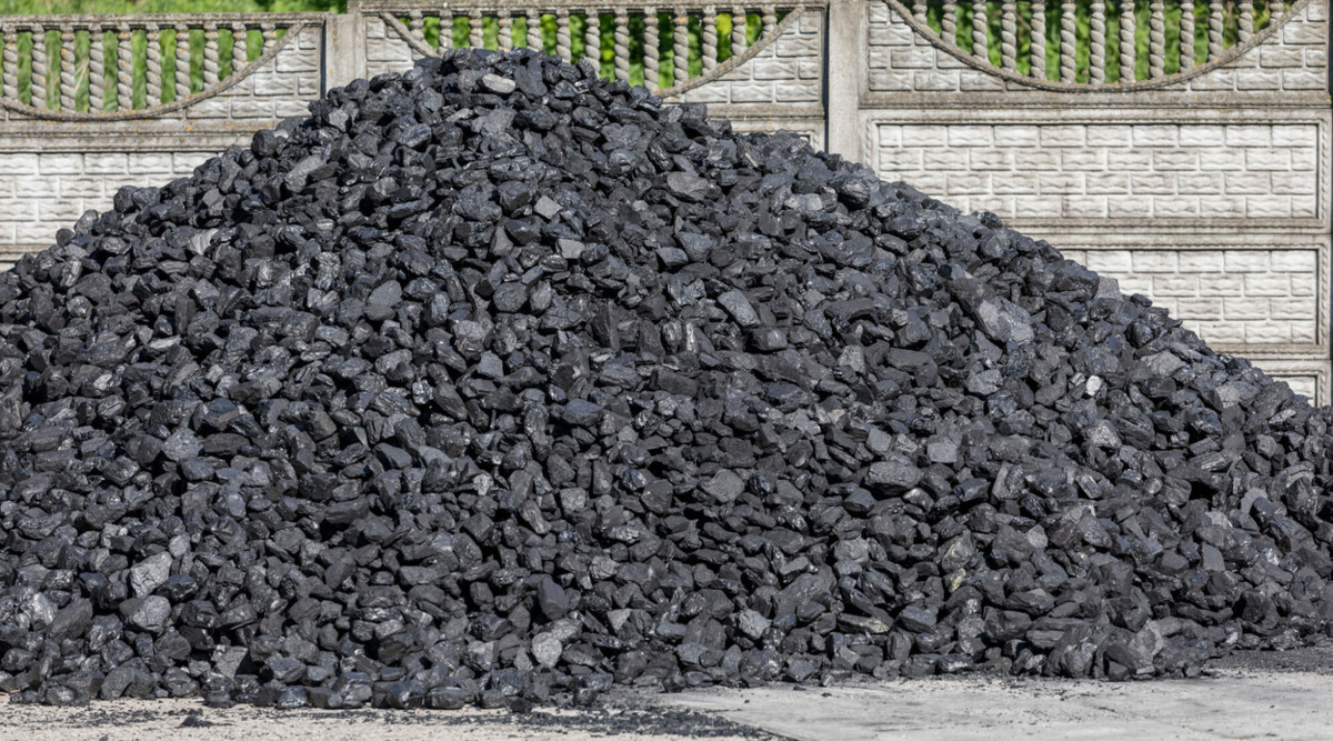 Węgiel znów towarem „premium”. Za tonę na niektórych składach trzeba zapłacić powyżej 3 tys. zł. Ile wynosi cena węgla?