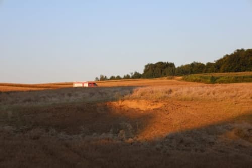 Potężny huk obudził mieszkańców Targowiska. Na polu odkryto krater
