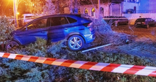 Matka poprosiła córkę o przeparkowanie auta. Ta ją przejechała.