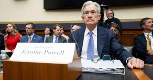 Śledztwo przeciwko Jerome'owi Powellowi, szefowi FEDu, zostało umorzone. Trump musiał ustąpić, by móc wybrać jego następcę