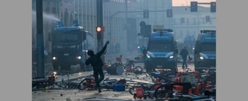 "Wojna uliczna" we Włoszech. Centrum Mediolanu przejęte przez wandali